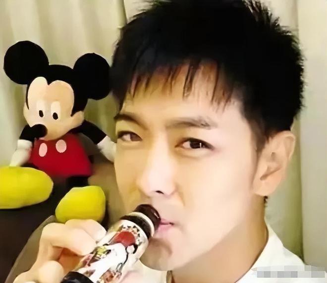 了？这几位大明星“捞钱”的样子太难看了凯发k8娱乐唯一为了割韭菜脸面都不要(图3)